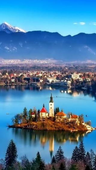 From Ljubljana: Trip to Lake Bled and Bled Castle