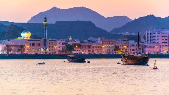 Mascate: paseo en barco por la costa y al atardecer