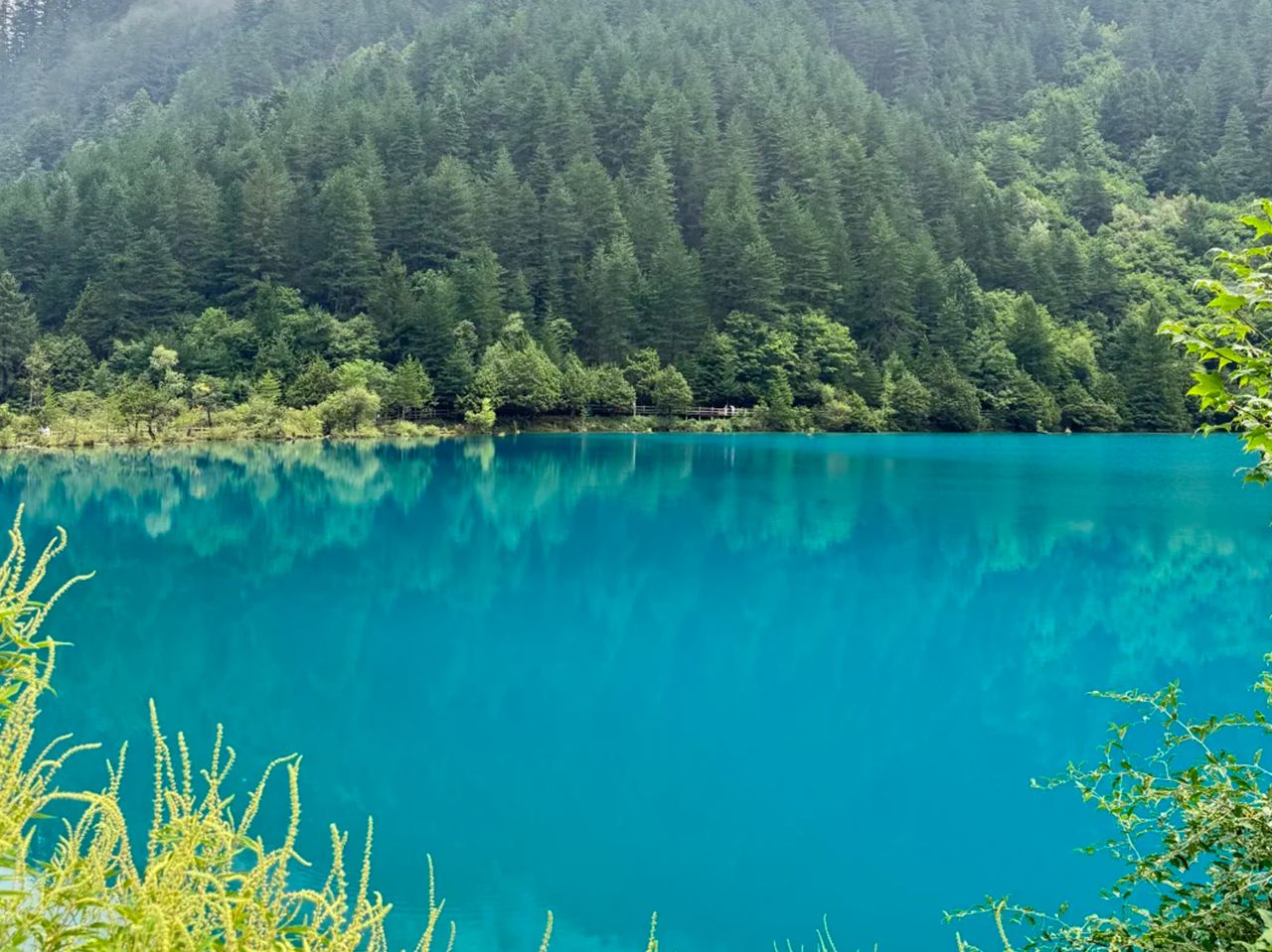 Traslado compartido en autobús desde la estación de tren de Huanglongjiuzhai hasta Jiuzhaigou|El billete está disponible