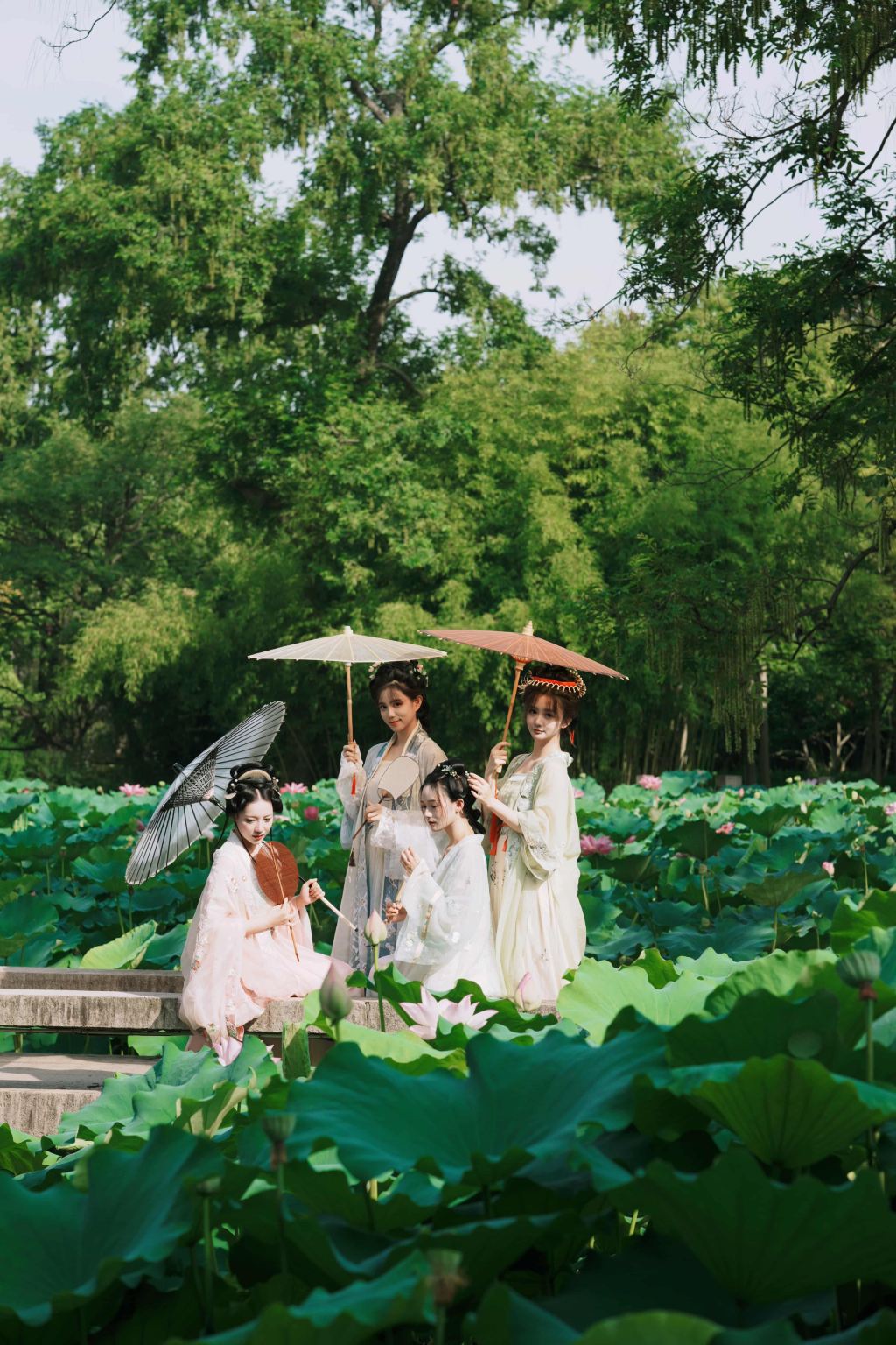 Fantawild Dino Kingdom Trip Moments[Zhonghua Caideng Grand World/Xianshi Ancient Town multilingual translation photographer with full accompanying service and photography]