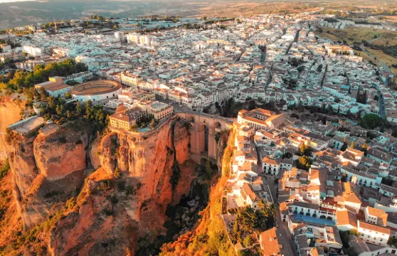 塞維利亞：薩阿拉+龍達+藍精靈小鎮胡斯卡爾1日遊