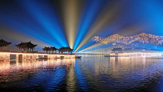 Chaozhou + Thai Buddhist Temple + Memorial Temple of Han Yu + Guangji Bridge + Guangji Tower + Archway Street 1-day tour