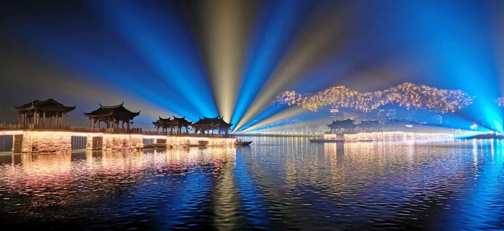 Chaozhou + Thai Buddhist Temple + Memorial Temple of Han Yu + Guangji Bridge + Guangji Tower + Archway Street 1-day tour