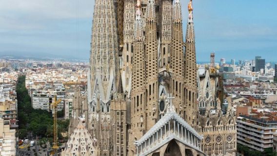 Sagrada Familia: Skip The Line Ticket + Small Group Guided Tour