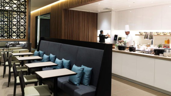 Plaza Premium Lounge am Flughafen London Heathrow – Abflughalle Terminal 5