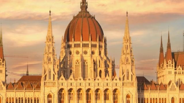 匈牙利布達佩斯市區-英雄廣場-布達城堡-包車-精選