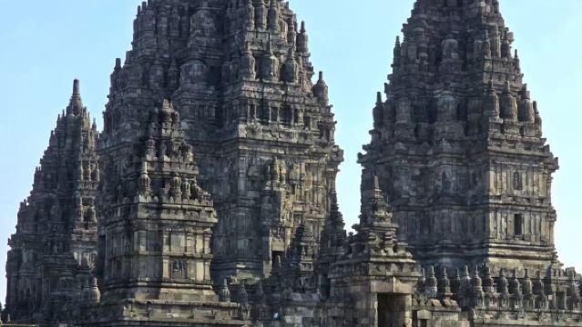 ジョグジャカルタ市:ボロブドゥール遺跡+スルタン宮殿+水の宮殿+プランバナン寺院【入場チケット+英語ドライバー付き】