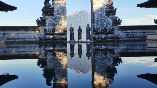 Tour privado por la Puerta del Cielo de Lempuyang en Bali