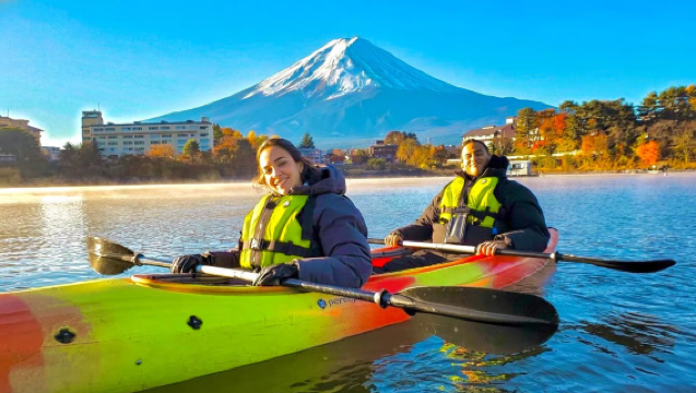 เรือคายัคที่ทะเลสาบคะวะงุชิ 1.5 ชั่วโมง [เรือคายัคยามเช้าที่ทะเลสาบคะวะงุชิ จุดถ่ายรูปกับภูเขาไฟฟูจิ]