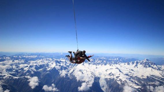 The ultimate skydiving in New Zealand - Skydive Franz glacier skydiving experience
