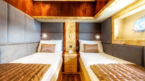 Luxury Yacht Experience in Dubai Transport Passes 8