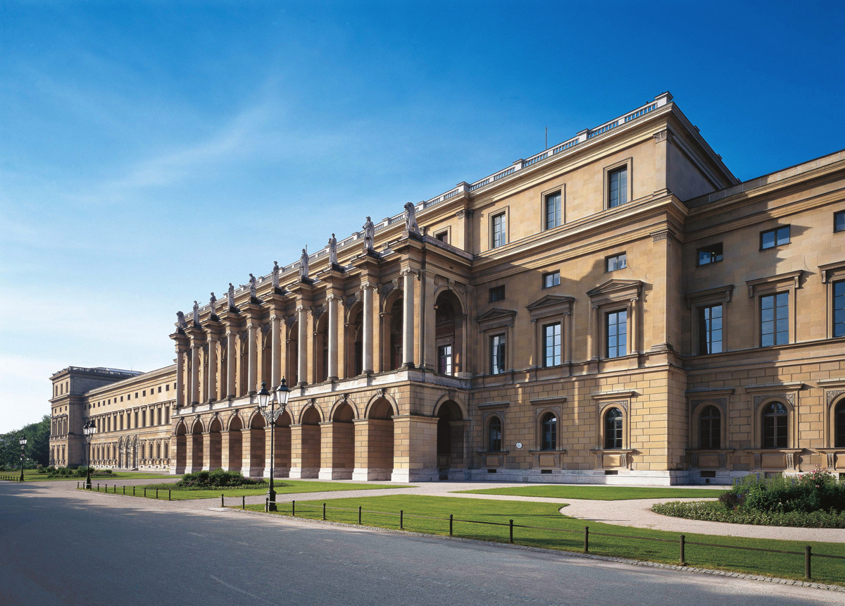 レジデンツ博物館+ミュンヘン新市庁舎+エングリッシャーガルテン+マリエン広場ワンデーツアー