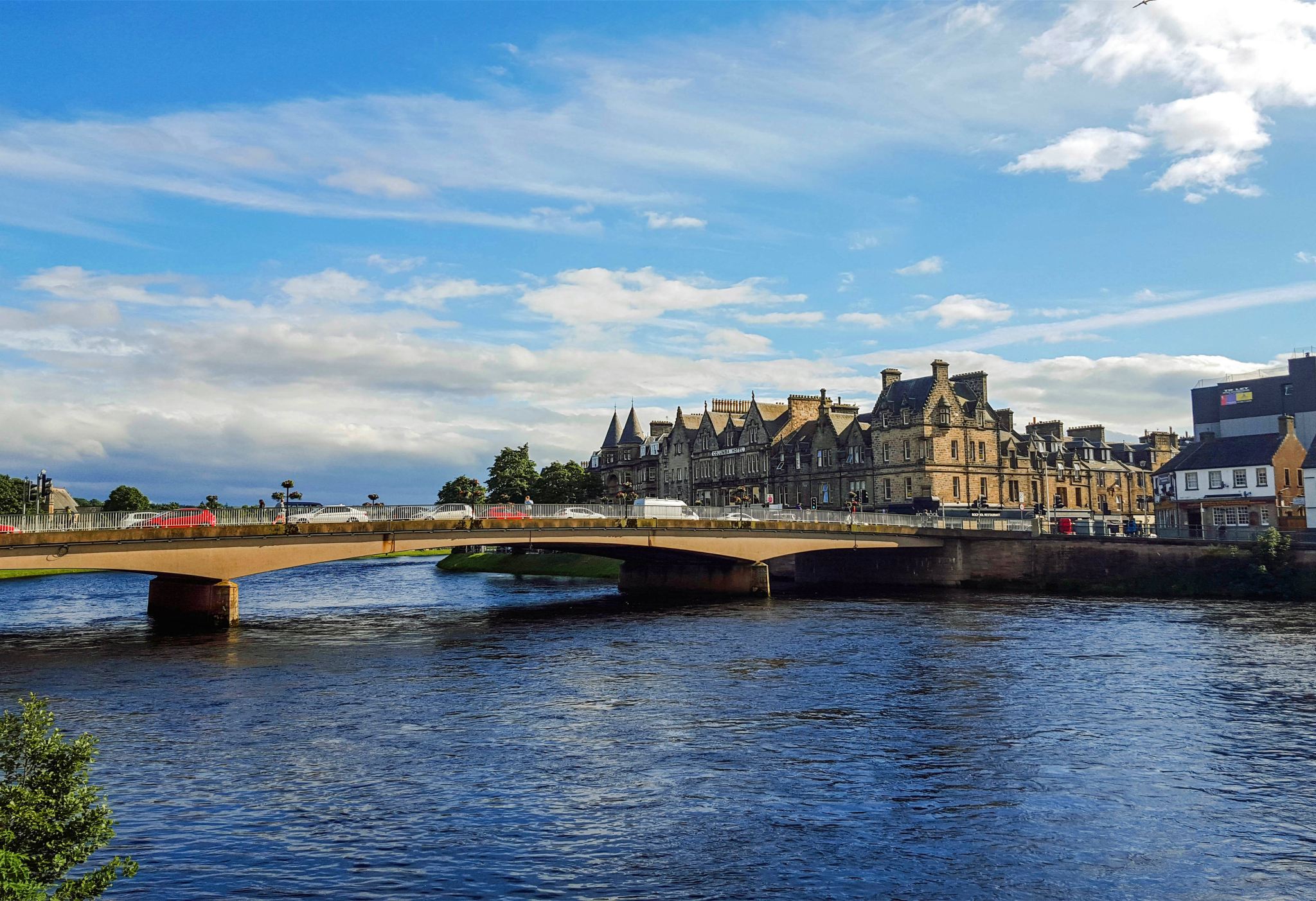 Isle of Skye and Eilean Donan Castle Day Tour (English-speaking Group)