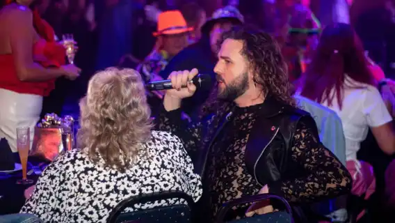 แบล็คพูล: บรันช์สไตล์ยุค 80 และ 90 พร้อมดนตรีสดแบบไม่อั้น