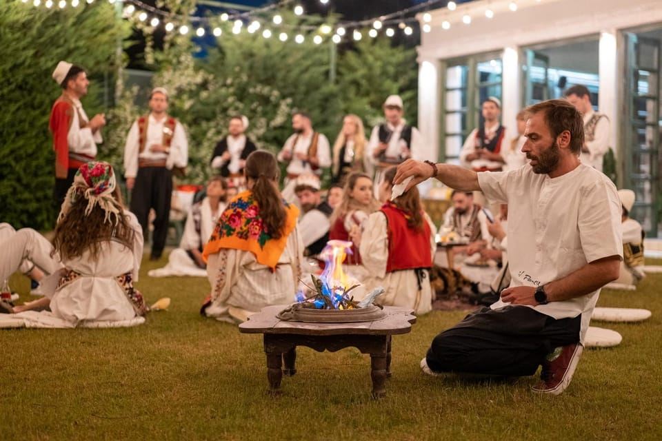 Tirana : visite de la ville et spectacle traditionnel albanais nocturne
