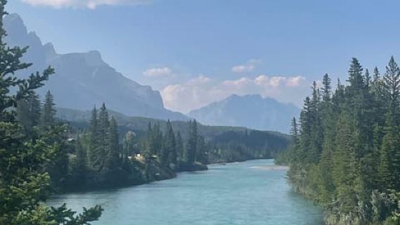 Canmore: Guided Town Walking Tour with Sweet Treat and Drink