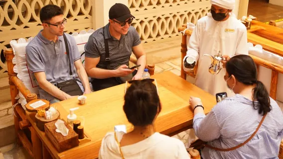 Tour guiado histórico por el Dubái antiguo: ría, comida callejera y zocos