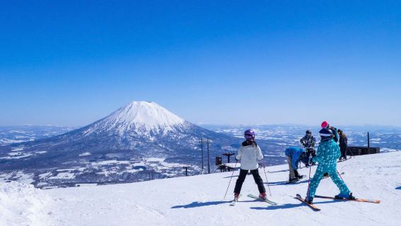 Excursion d'une journée au domaine skiable Yeti Snow Park (départ de Tokyo)