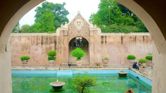 Yogyakarta Borobudur Temple + Sultan's Palace + Taman Sari Tourist Village + Prambanan 1-day tour