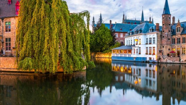 บรูจส์: ทริปวันเดียวแบบเที่ยวเองพร้อมบริการการเดินทางจากปารีส