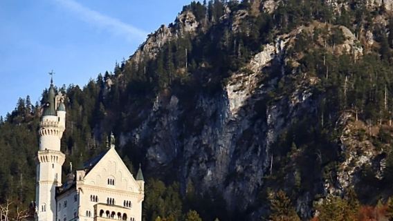Munich to Neuschwanstein Castle and Hohenschwangau Castle - Alpsee and Oberammergau Round-Trip Private Charter Selection
