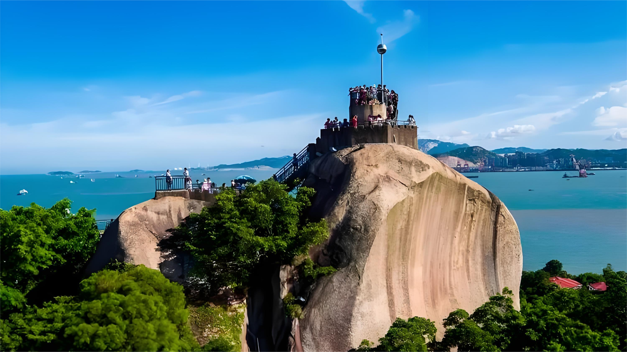 Xiamen Gulangyu Island and Sunlight Rock Group Day Trip: Ascend to the "Soul Peak" of Gulangyu Island
