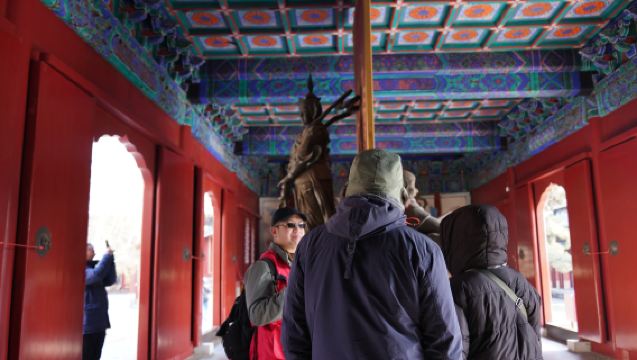 มือใหม่หัดเที่ยว: ทัวร์พระราชวังต้องห้ามพร้อมเดินเล่นที่จิ่งซานและซื่อฉาหาย