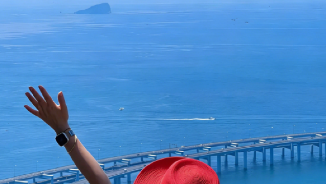 Dalian 1-day tour around the sea | Bangchui Island + sailing boat experience to feed seagulls. Multiple group types optional