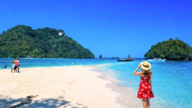 กระบี่ : ทัวร์วันเดียวหมู่เกาะพีพี หรือดำน้ำตื้นหมู่เกาะพีพีและหมู่เกาะ 4 เกาะ ชมพระอาทิตย์ตกโดยเรือสปีดโบต