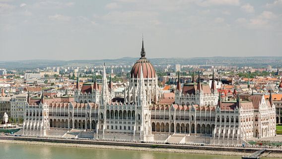 1-day tour to Budapest, Hungary and old town of Bratislava, Slovakia | Round-trip from Vienna