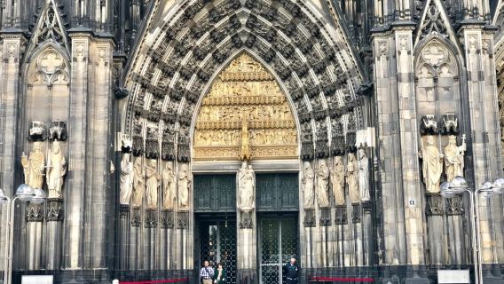 Cologne Lawatan Sehari Sewaan Peribadi Pergi-Balik: Menara Berkembar Gothic & Istana Rokoko & Rumah Beethoven Bahasa Cina