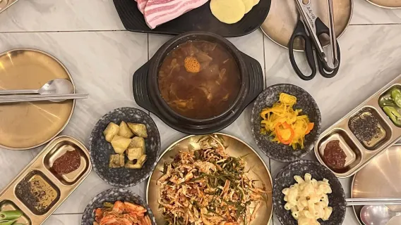 ร้านอาหาร Kuya บุฟเฟ่ต์ Bohol: งานเลี้ยงซัมกยุป Korean BBQ
