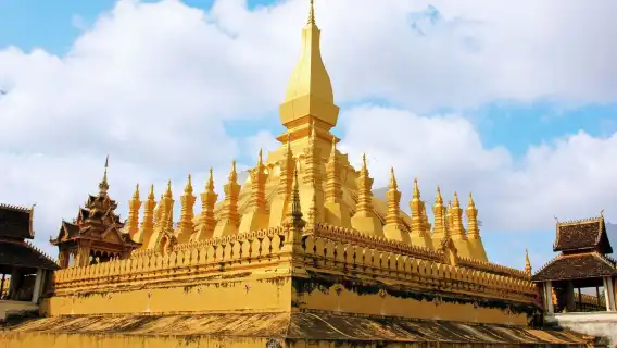 ปั่นจักรยานครึ่งวันบนถนนเวียงจันทน์