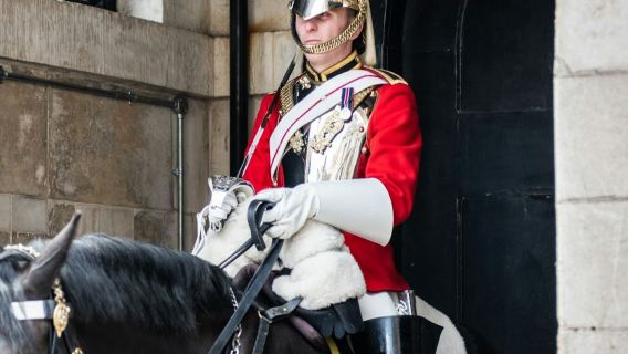 London: British Royalty Guided Walking Tour