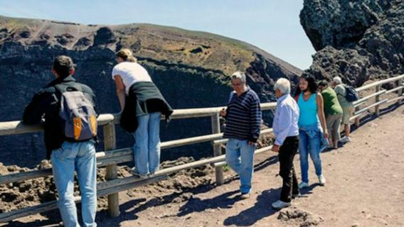 Gunung Vesuvius: Tiket Laluan Pantas + Pengangkutan Pergi-balik dari Pompeii