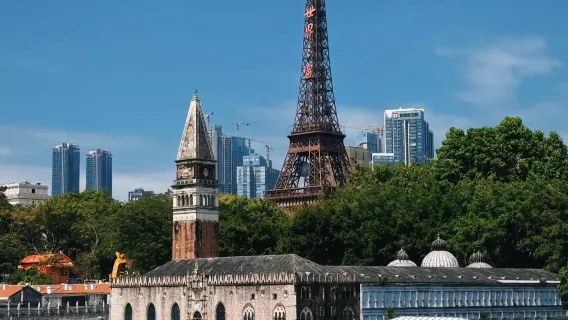 Shenzhen Window of the World + Ping An Financial Center + Dameisha + Museum one-day tour- English Service Available