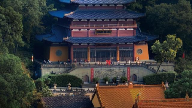 Leifeng Tower Admission Ticket + Jingci Temple Admission Ticket + Nanping Evening Bell + Professional Tour Guide Service