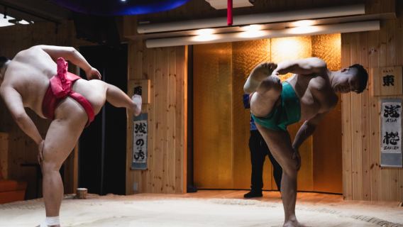 Spettacolo di Sumo ad Asakusa e pranzo con i lottatori a Tokyo