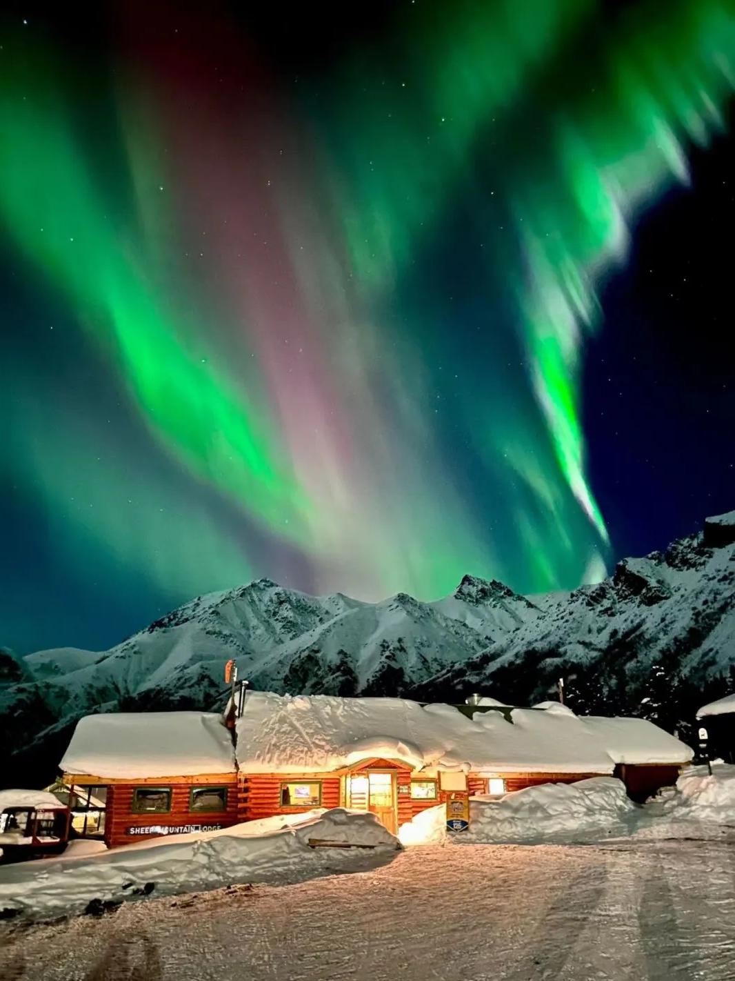 ทัวร์ตามล่าหาออโรร่าในเยลโลว์ไนฟ์ ประเทศแคนาดา