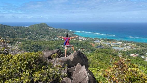 Tur dan Pendakian untuk Pasangan, Pelancong Solo, atau Keluarga