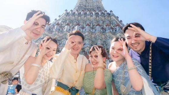 Thai-Kostümverleih: Bangkok & Blush Paket