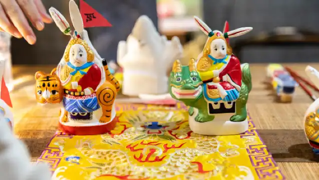 Eatwith共颯時刻-北京-體驗傳統老北京兔兒爺的繪畫和傳承，品嚐東道主自製面（清真）