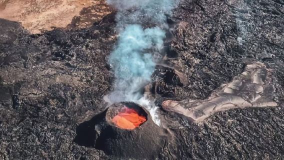 Tur helikopter ke ladang lava vulkanik Islandia (durasi 25 menit, grup berbahasa Inggris) [Silakan hubungi layanan pelanggan untuk mengonfirmasi tempat duduk sebelum memesan]