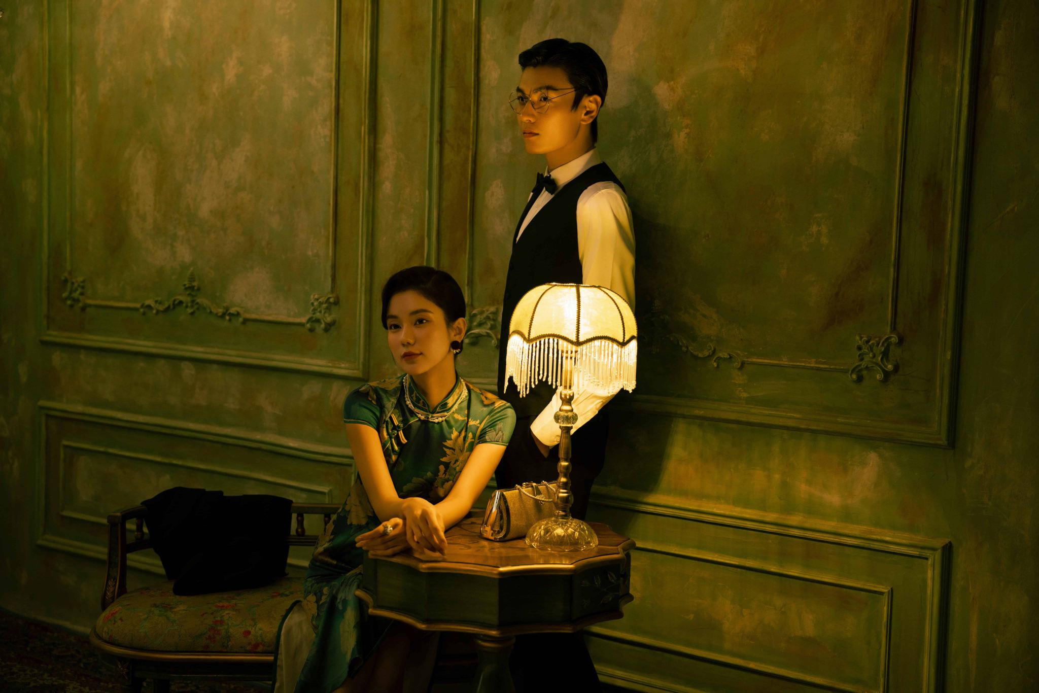 Ordos multilingual guide services, private charter, customized travel planning, business accompaniment, and professional photography documentation.