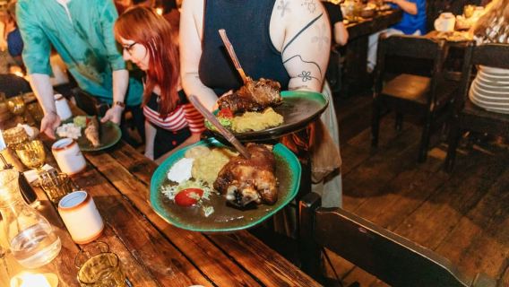 Prague : Dîner médiéval avec boissons à volonté