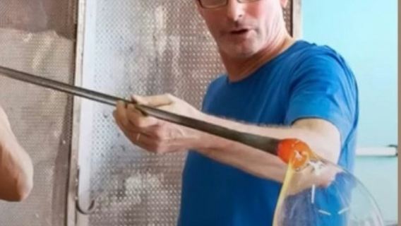 Murano: Demo Tiupan Kaca Berpandu