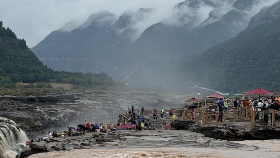 Tour di un giorno con servizio in inglese al Mausoleo di Huangdi a Yan'an, Shaanxi + Cascate Hukou del Fiume Giallo nello Shaanxi + Nanniwan