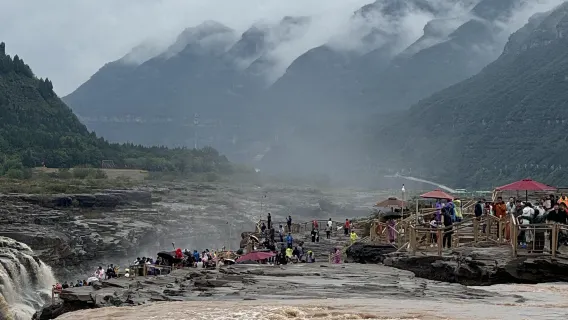 Dagstur i Shaanxi til Huangdis Gravsted i Yan'an + Hukou Vandfaldet ved Den Gule Flod + Nanniwan | Tilgængelig på kinesisk og engelsk (Billet ikke inkluderet)