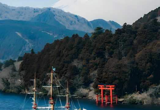[9-Person Group] Hakone In-Depth Day Tour: Lake Ashi Cruise / Owakudani Cable Car / Tokyo Night View