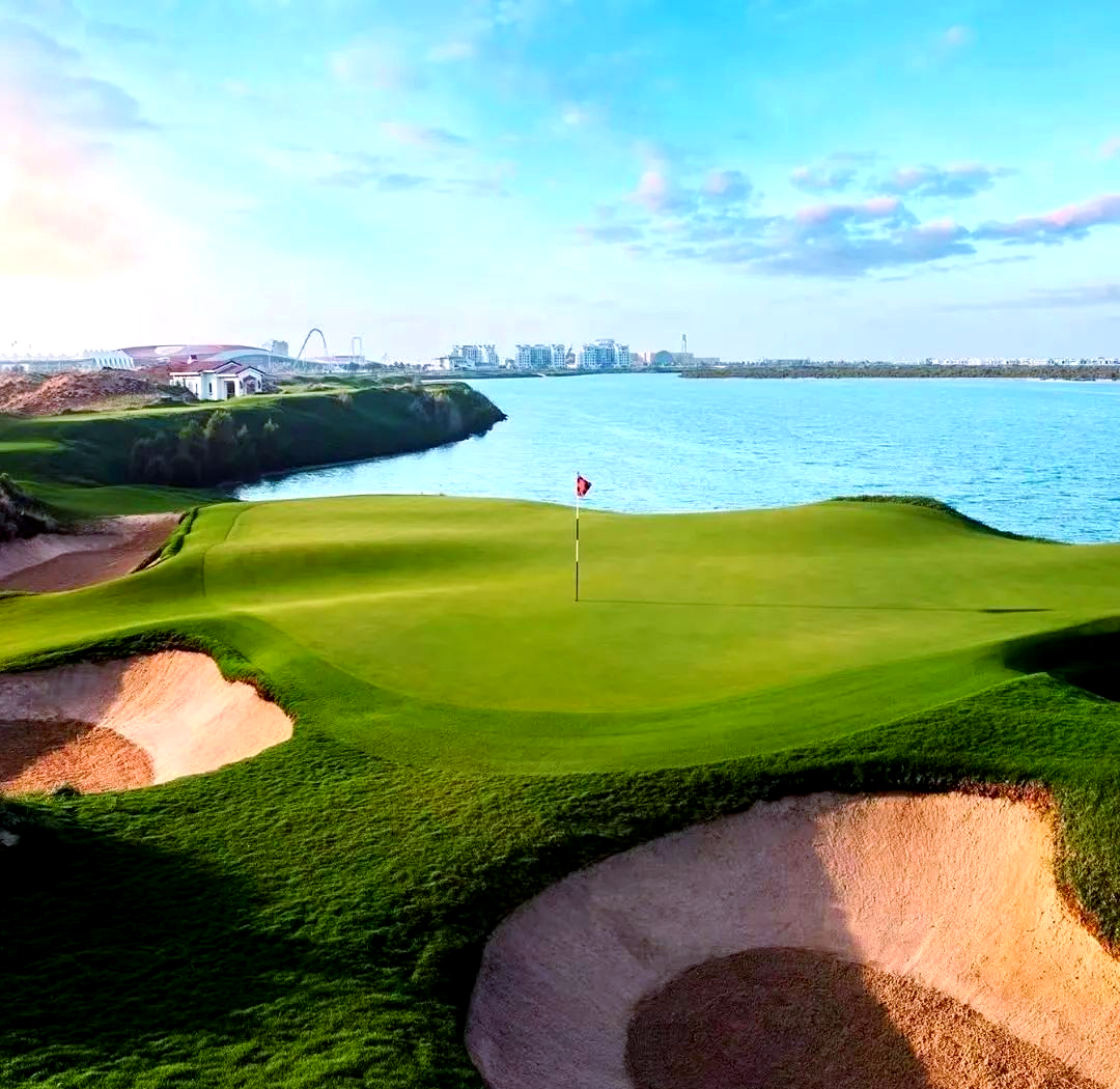 [Abu Dhabi 1-day tour] Choose 1 from Ferrari/Yas Sea World/Warner Bros + Mall